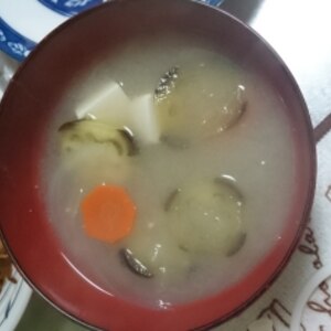 お味噌汁～玉ねぎ・人参・茄子・豆腐～